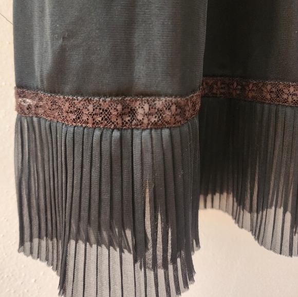 Vintage Evette Sexy Slip With Brown Lace - Picture 7 of 9